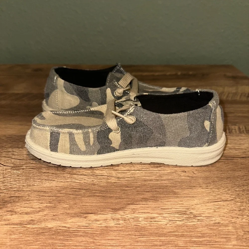 Mr. J Kids Camouflage Slip-On Shoes size 1Y - Picture 3 of 9